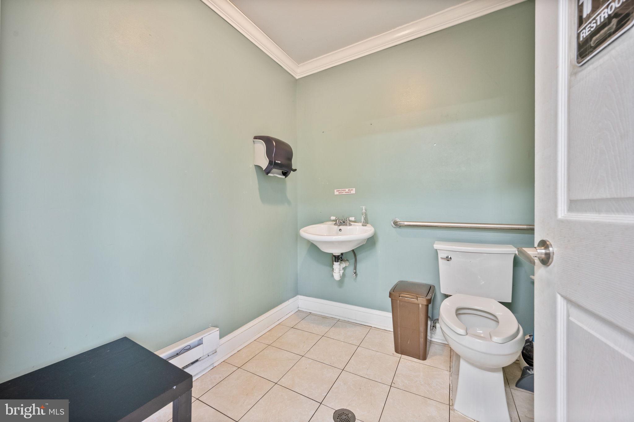 807 Eastern Boulevard Baltimore, MD 21221 - Photo 8 of 37