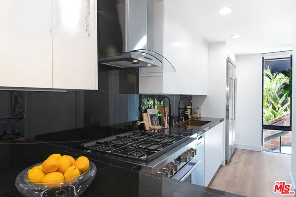 $7,500 | 1033 Carol Drive, Unit T13, West Hollywood, CA 90069