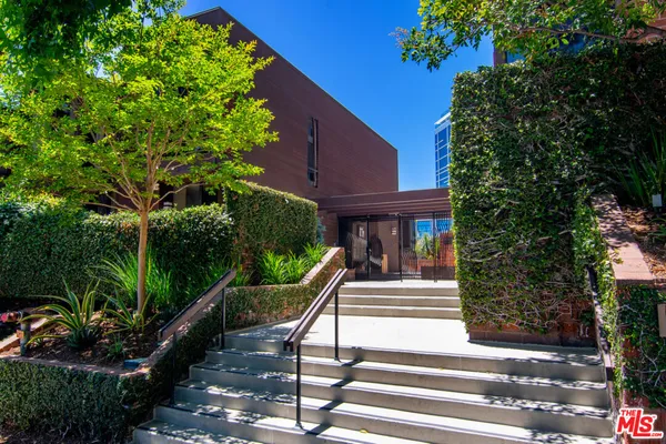 $7,500 | 1033 Carol Drive, Unit T13, West Hollywood, CA 90069