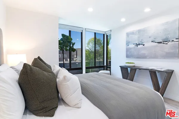 $7,500 | 1033 Carol Drive, Unit T13, West Hollywood, CA 90069