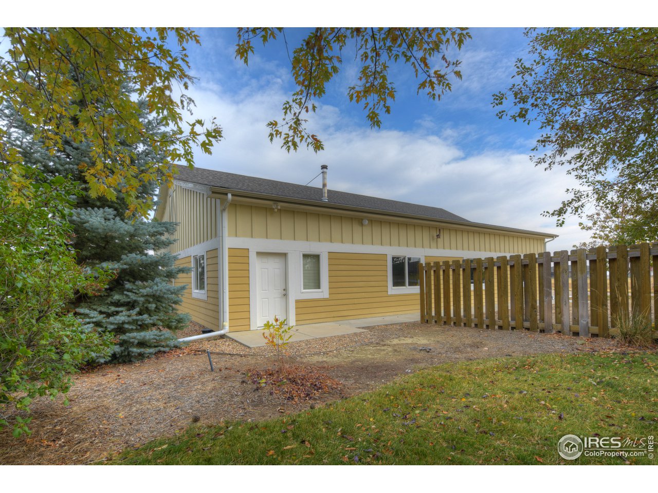 9505 Yellowstone Road Longmont, CO 80504 - Photo 7 of 37 a front view of a house with a garden