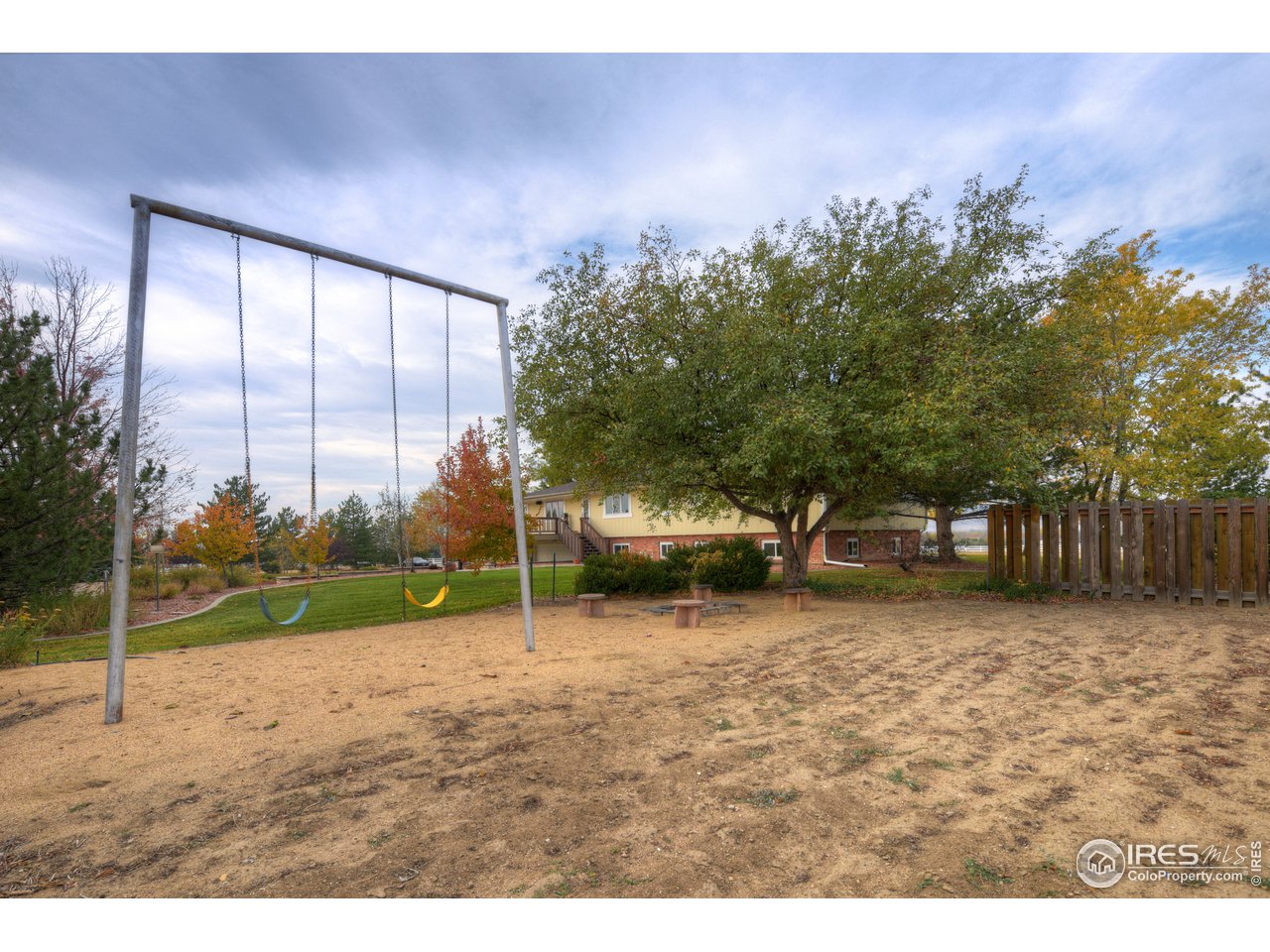 9505 Yellowstone Road Longmont, CO 80504 - Photo 9 of 37 a backyard of a house with lots of green space