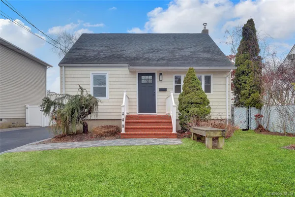 $749,999 | 449 North Indiana Avenue, Lindenhurst, NY 11757
