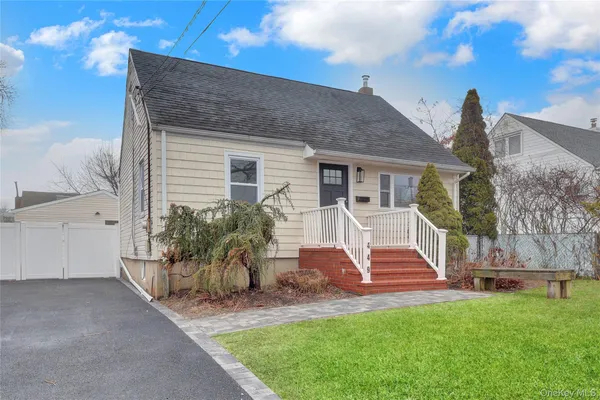 $699,999 | 449 North Indiana Avenue, Lindenhurst, NY 11757