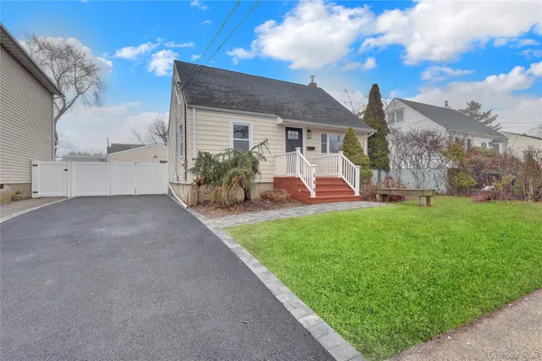 $699,999 | 449 North Indiana Avenue, Lindenhurst, NY 11757