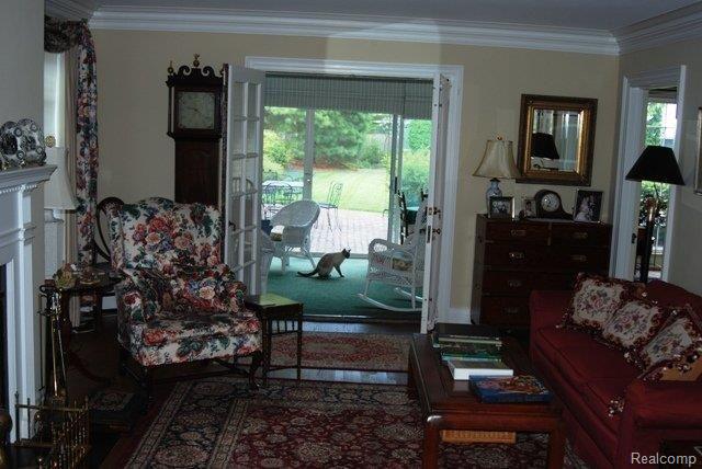 222 Merriweather Road Grosse Pointe, MI 48236 - Photo 6 of 24 Living Room