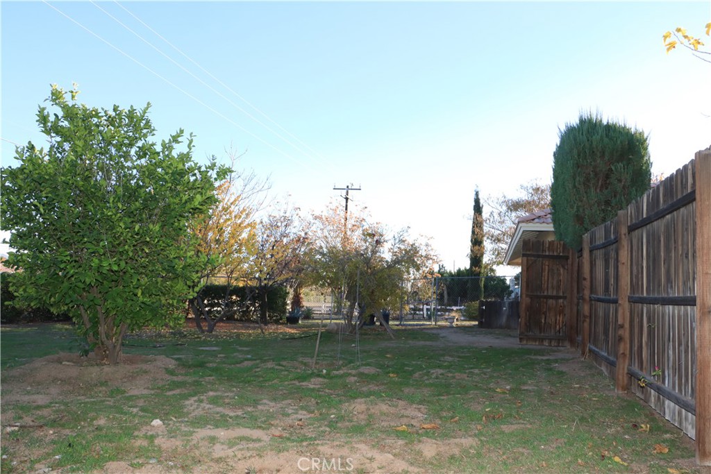 15742 Muscatel Street Hesperia, CA 92345 - Photo 16 of 24 a view of outdoor space with garden