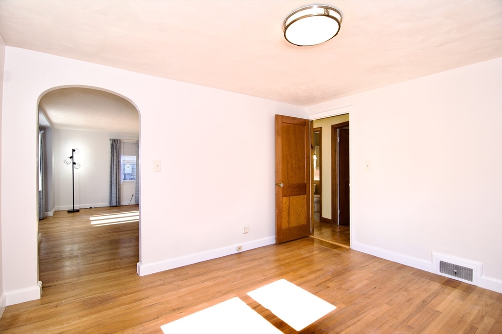 18 Barton Street Springfield, MA 01104 - Photo 18 of 42