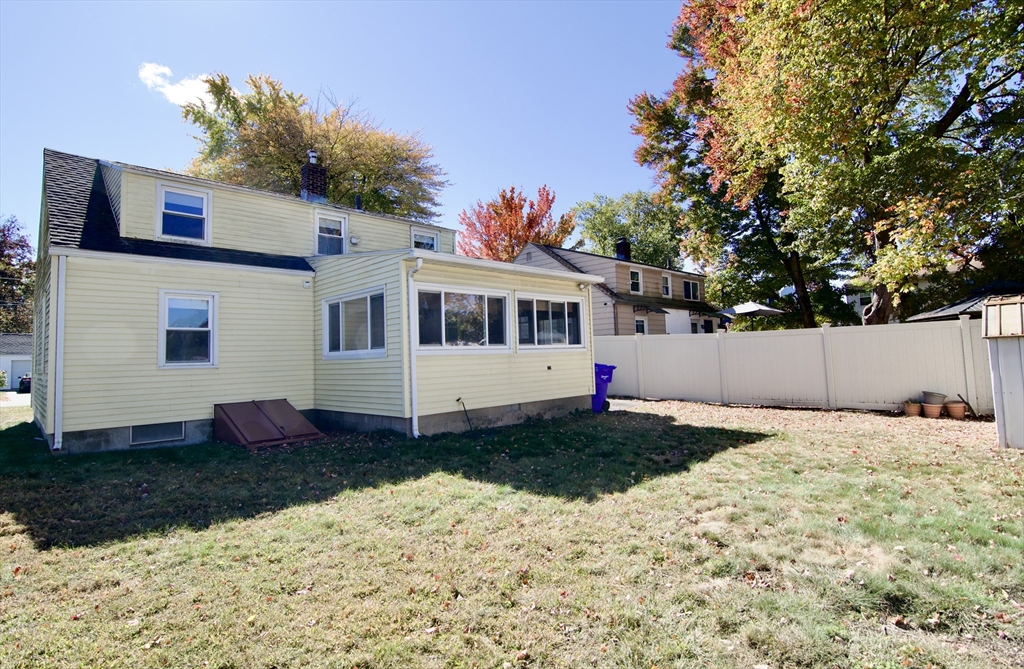 18 Barton Street Springfield, MA 01104 - Photo 3 of 42