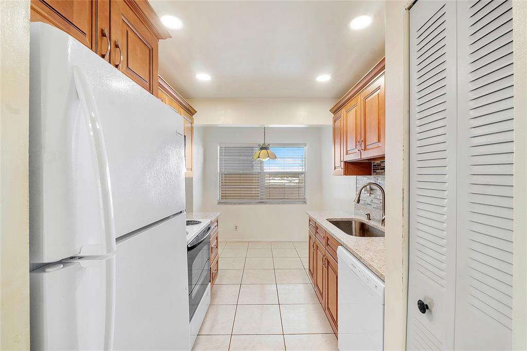 8205 Northwest 61st Street, Unit B305 Tamarac, FL 33321 - Photo 8 of 50