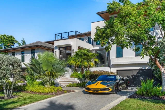 a view of a house with a yard and plants