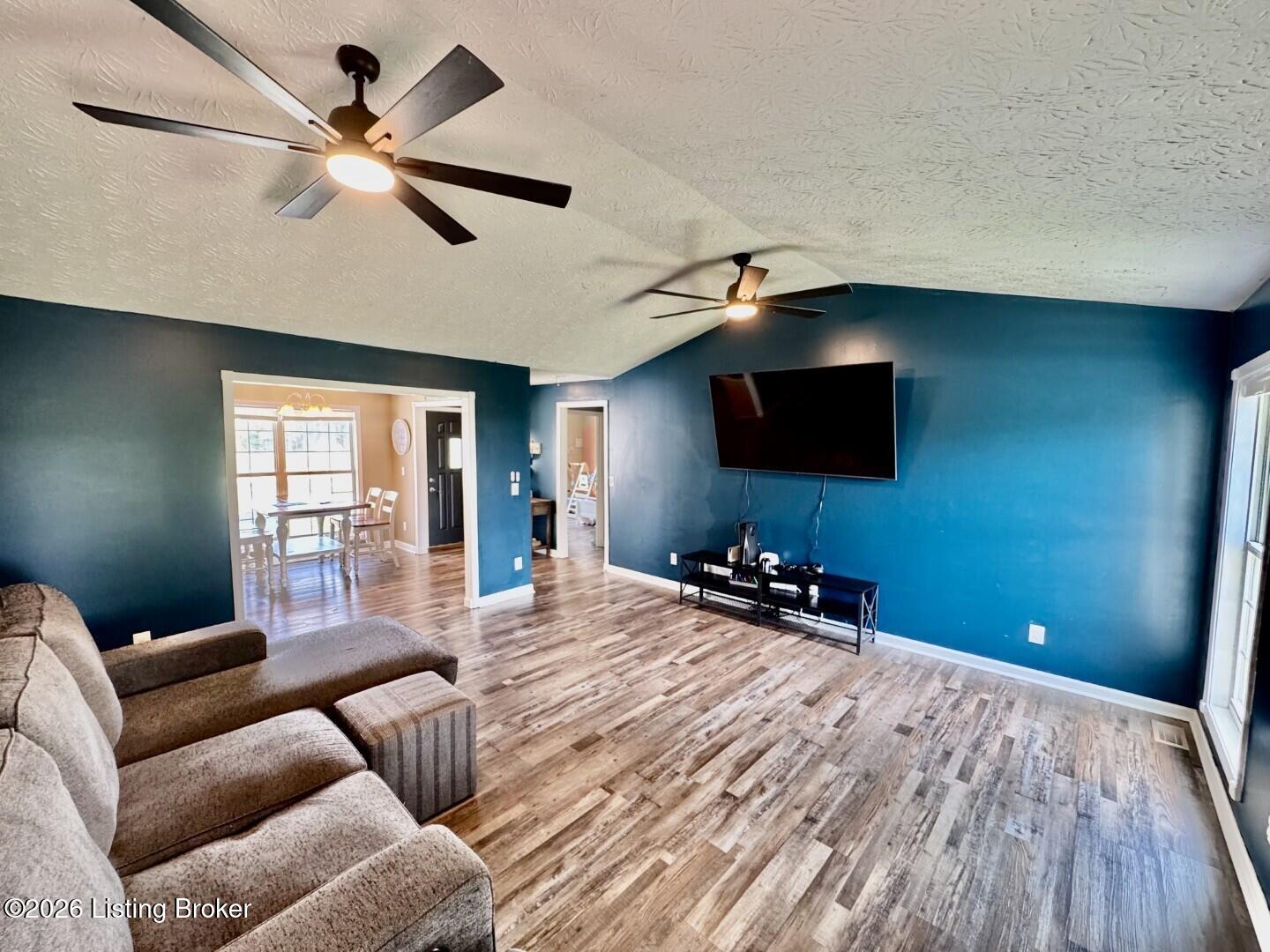004_Living Room