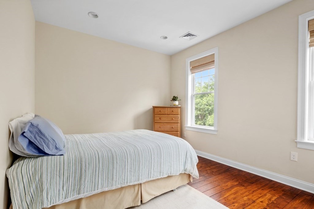 113 Halsted, Unit 113 Hingham, MA 02043 - Photo 20 of 41 a bedroom with a bed and a window