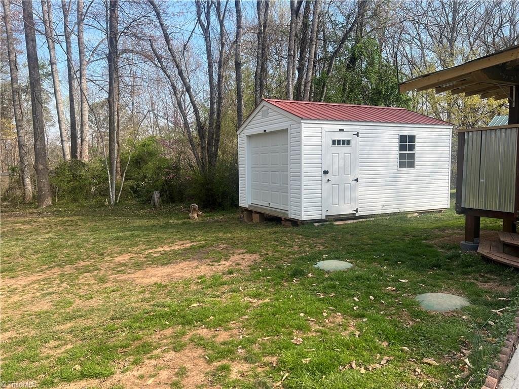 2371 Wards Gap Road Mount Airy, NC 27030 - Photo 4 of 16 Gallery Image 4