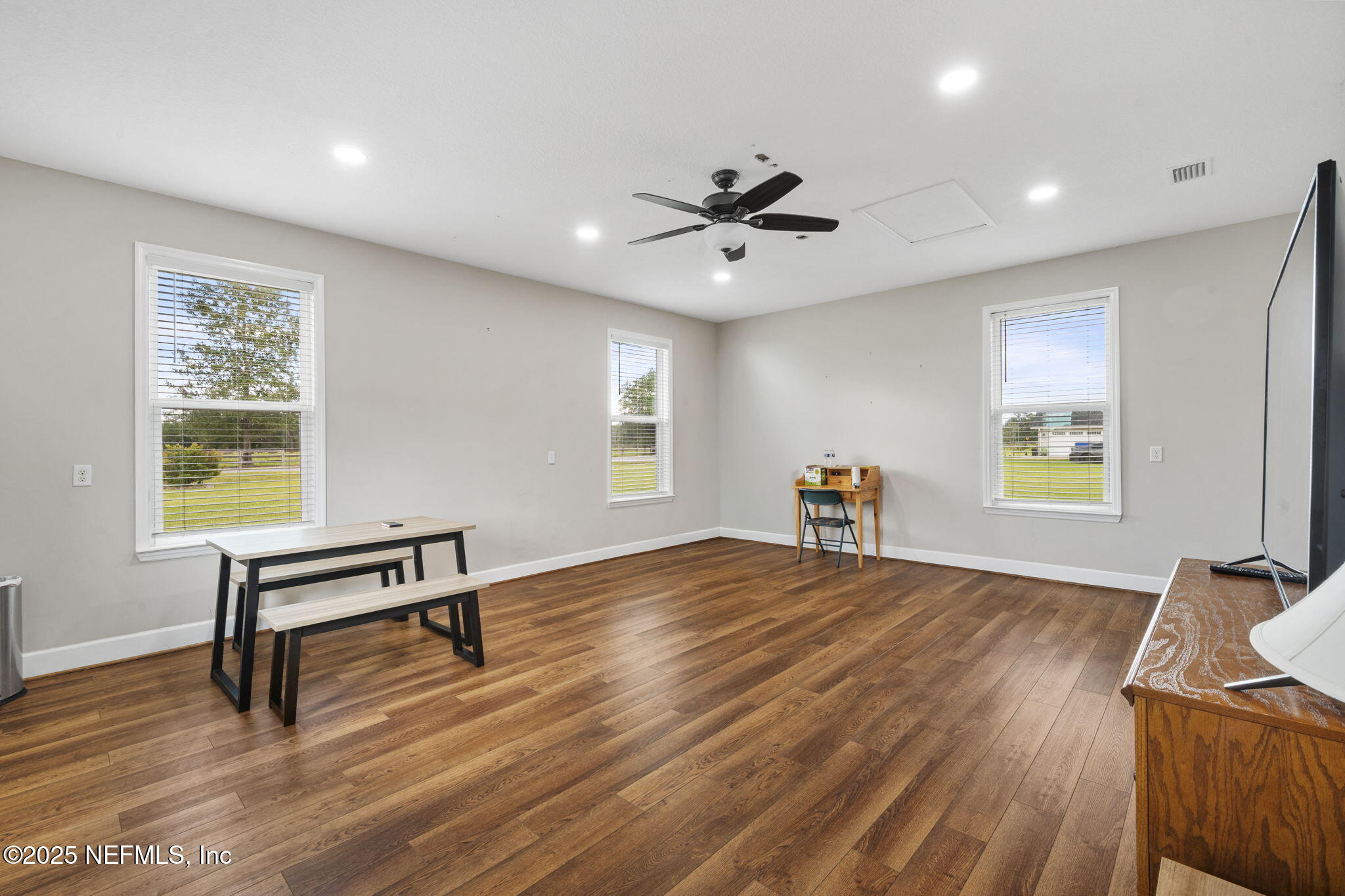 272344 Conner-Nelson Hilliard, FL 32046 - Photo 29 of 56 a view of a livingroom with a workspace