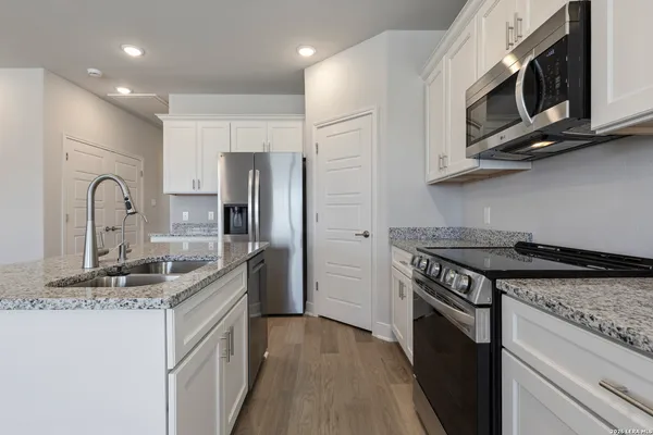 $1,500 | 7126 Magnolia Creek, Unit 201, San Antonio, TX 78252