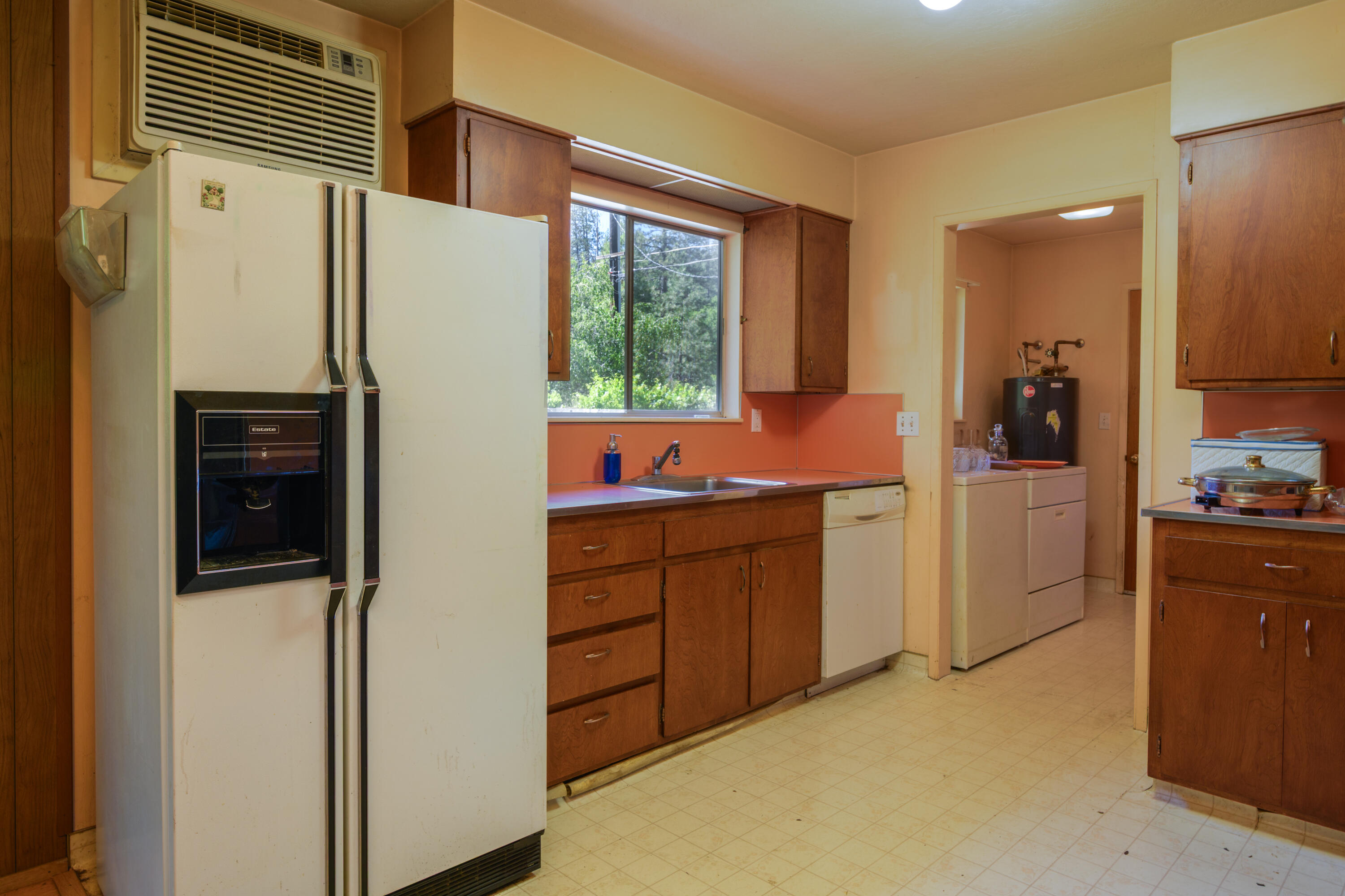 181 Meadow Road Weaverville, CA 96093 - Photo 9 of 38 refrigerator
