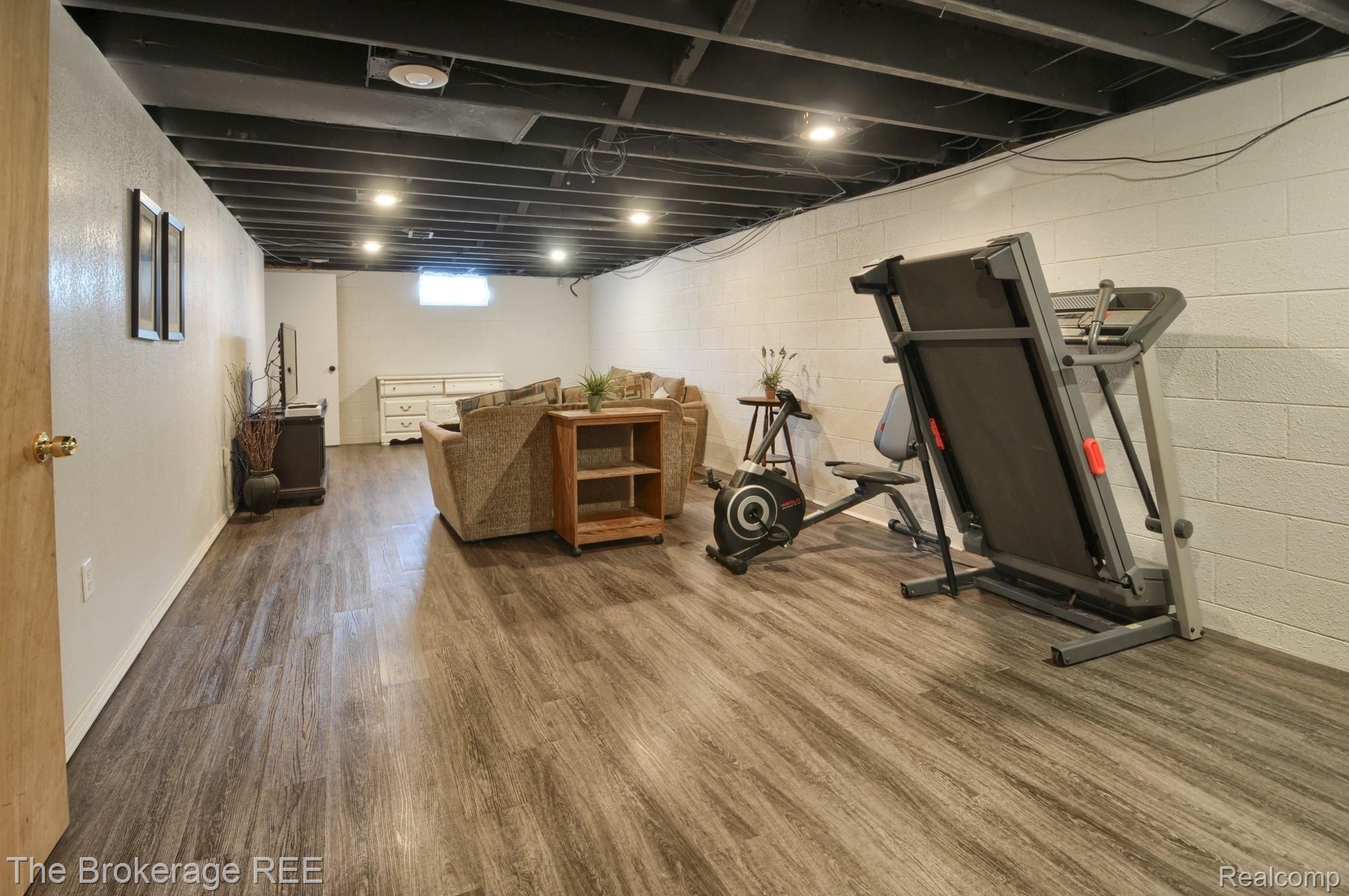 6060 Johnson Road Flushing, MI 48433 - Photo 24 of 33 SD3_4138-HDR(5).jpg
