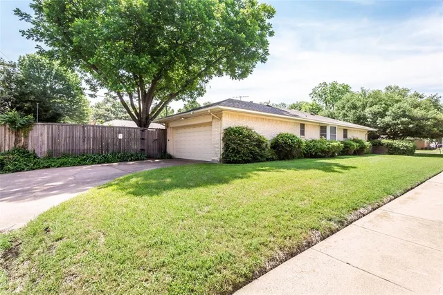 $3,495 | 6105 East University Boulevard, Dallas, TX 75214