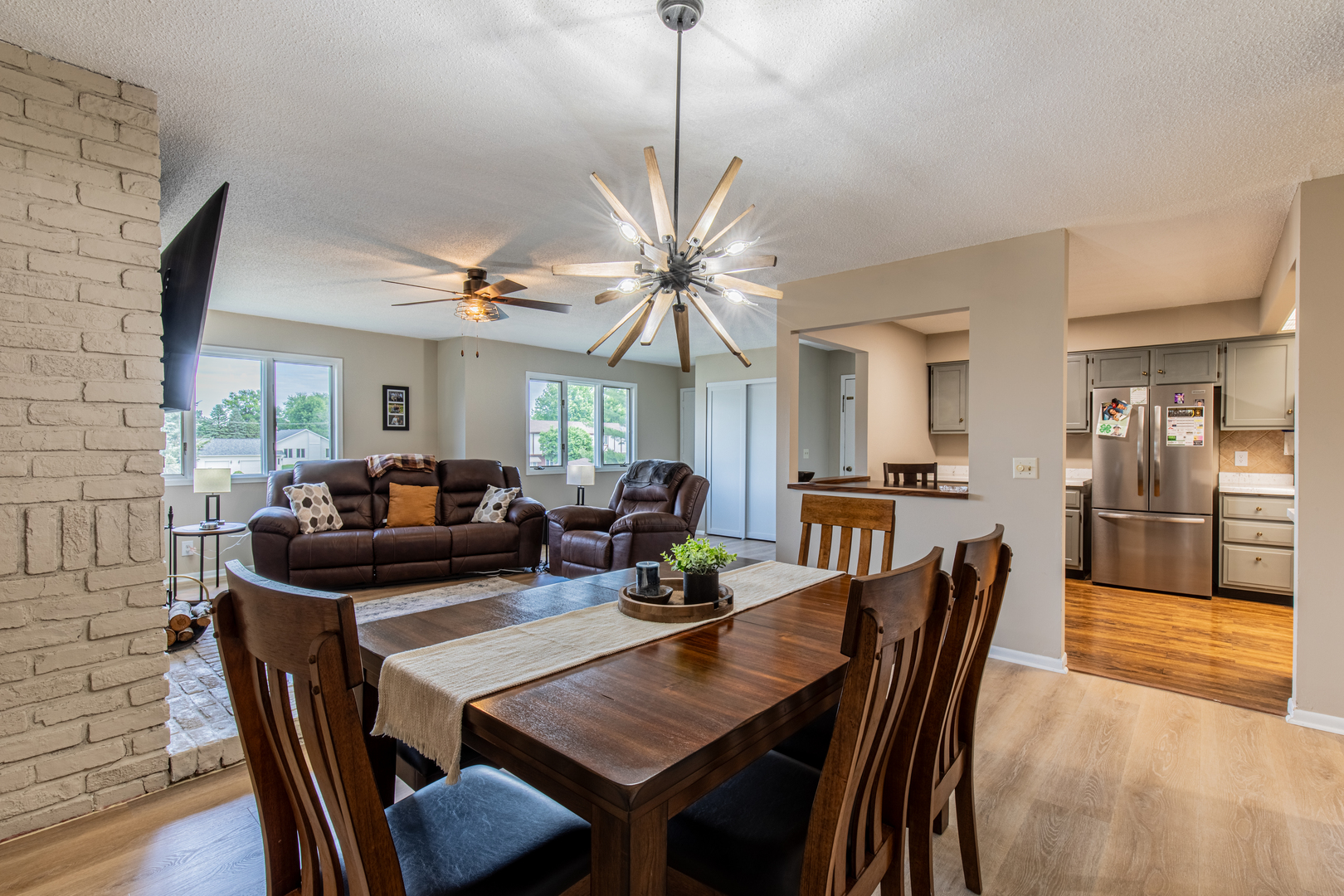 973 Innsbruck Lane, Unit 4G Princeton, IL 61356 - Photo 10 of 15 a view of a dining room with furniture