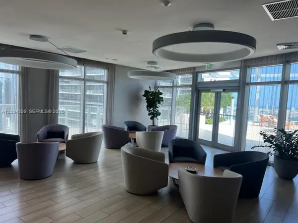 $2,500 | 1100 South Miami Avenue, Unit 2006, Miami, FL 33130