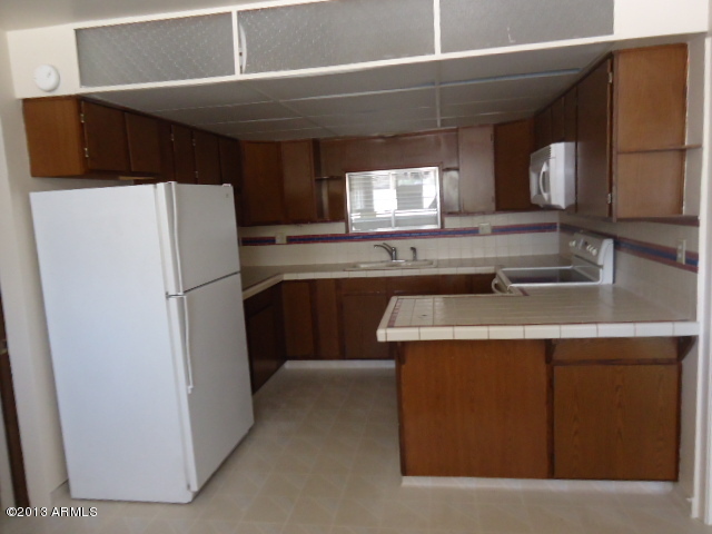3415 West Wethersfield Road Phoenix, AZ 85029 - Photo 11 of 12 kitchen