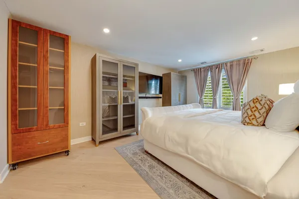 $479,900 | 2200 Bouterse Street, Unit 407, Park Ridge, IL 60068