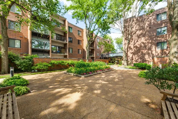 $479,900 | 2200 Bouterse Street, Unit 407, Park Ridge, IL 60068