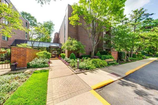 $479,900 | 2200 Bouterse Street, Unit 407, Park Ridge, IL 60068