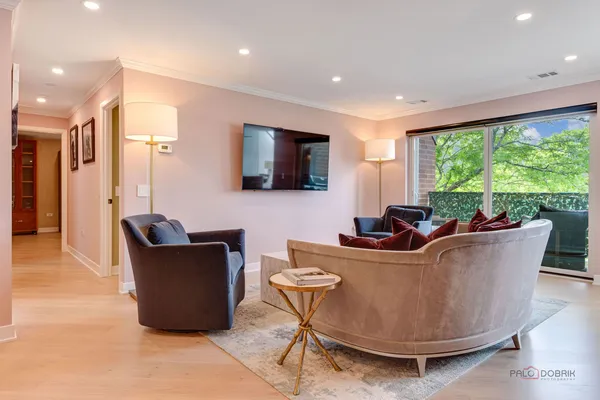 $479,900 | 2200 Bouterse Street, Unit 407, Park Ridge, IL 60068