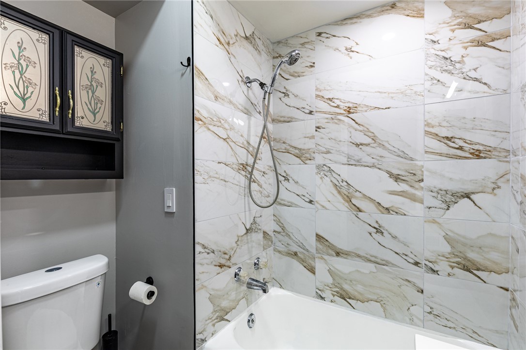 333 Raines Park Rochester, NY 14613 - Photo 11 of 34