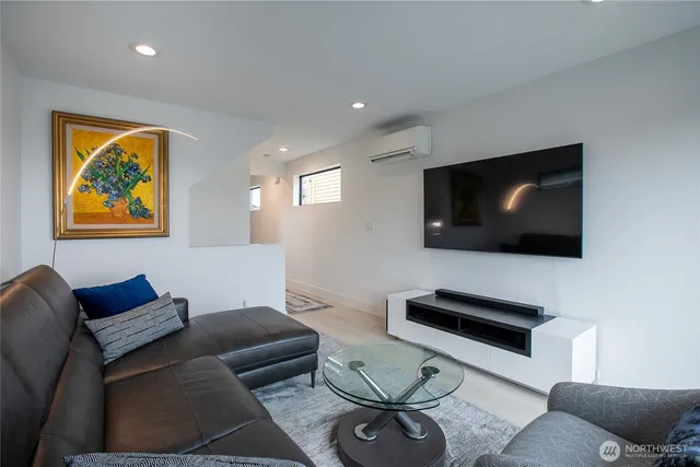 $4,000 | 4727 36th Avenue Southwest, Seattle, WA 98126