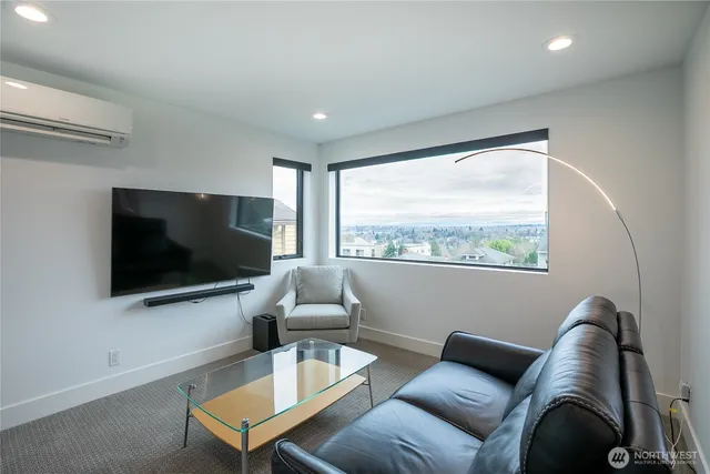 $4,000 | 4727 36th Avenue Southwest, Seattle, WA 98126