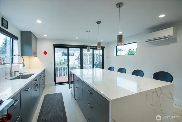 $4,000 | 4727 36th Avenue Southwest, Seattle, WA 98126