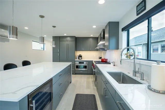 $4,000 | 4727 36th Avenue Southwest, Seattle, WA 98126