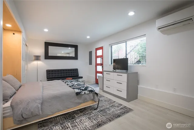 $4,000 | 4727 36th Avenue Southwest, Seattle, WA 98126