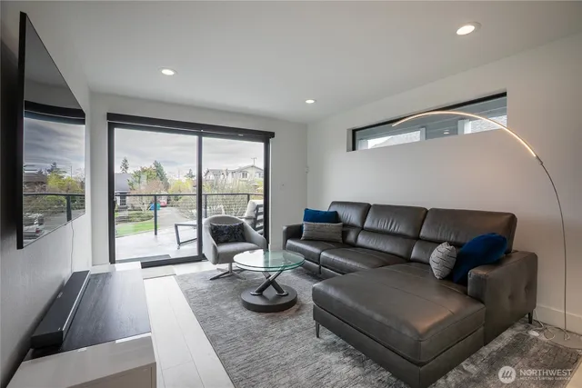 $4,000 | 4727 36th Avenue Southwest, Seattle, WA 98126