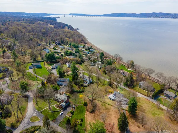 $1,950,000 | 179 River Road, Briarcliff Manor, NY 10510