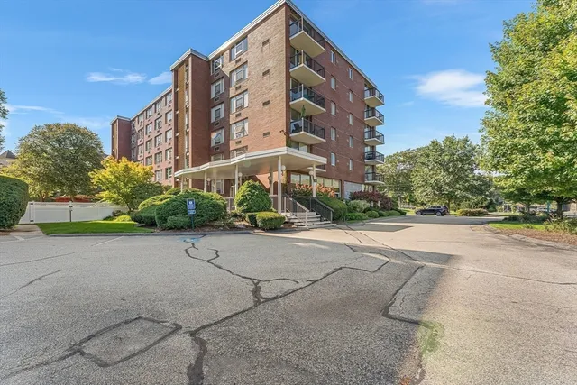 $549,000 | 20 Hammond Pond Parkway, Unit 606, Newton, MA 02467