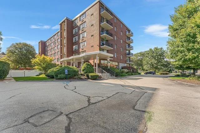 $549,000 | 20 Hammond Pond Parkway, Unit 606, Newton, MA 02467