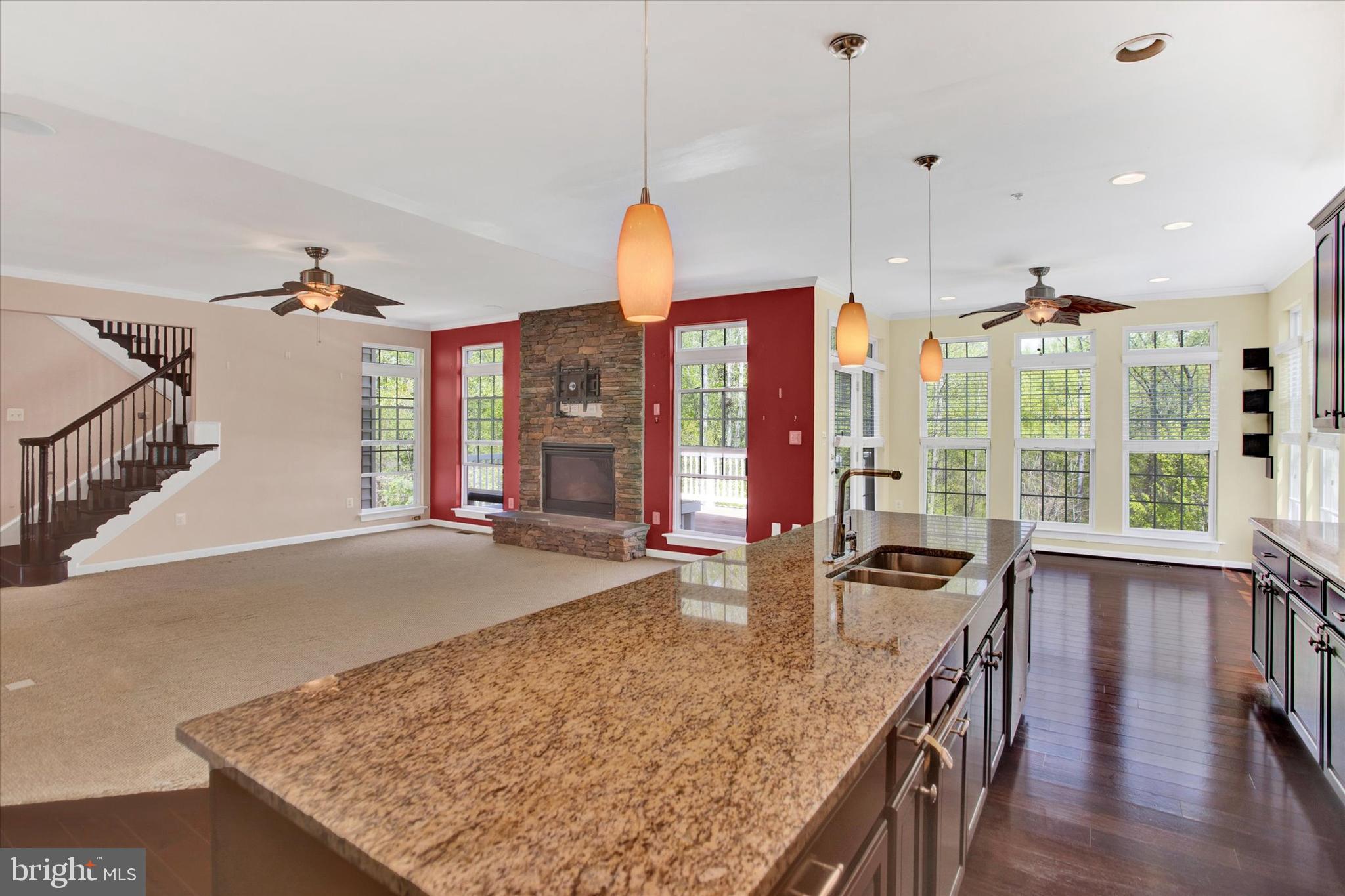 13010 Davenport Drive Brandywine, MD 20613 - Photo 8 of 38 Main living area