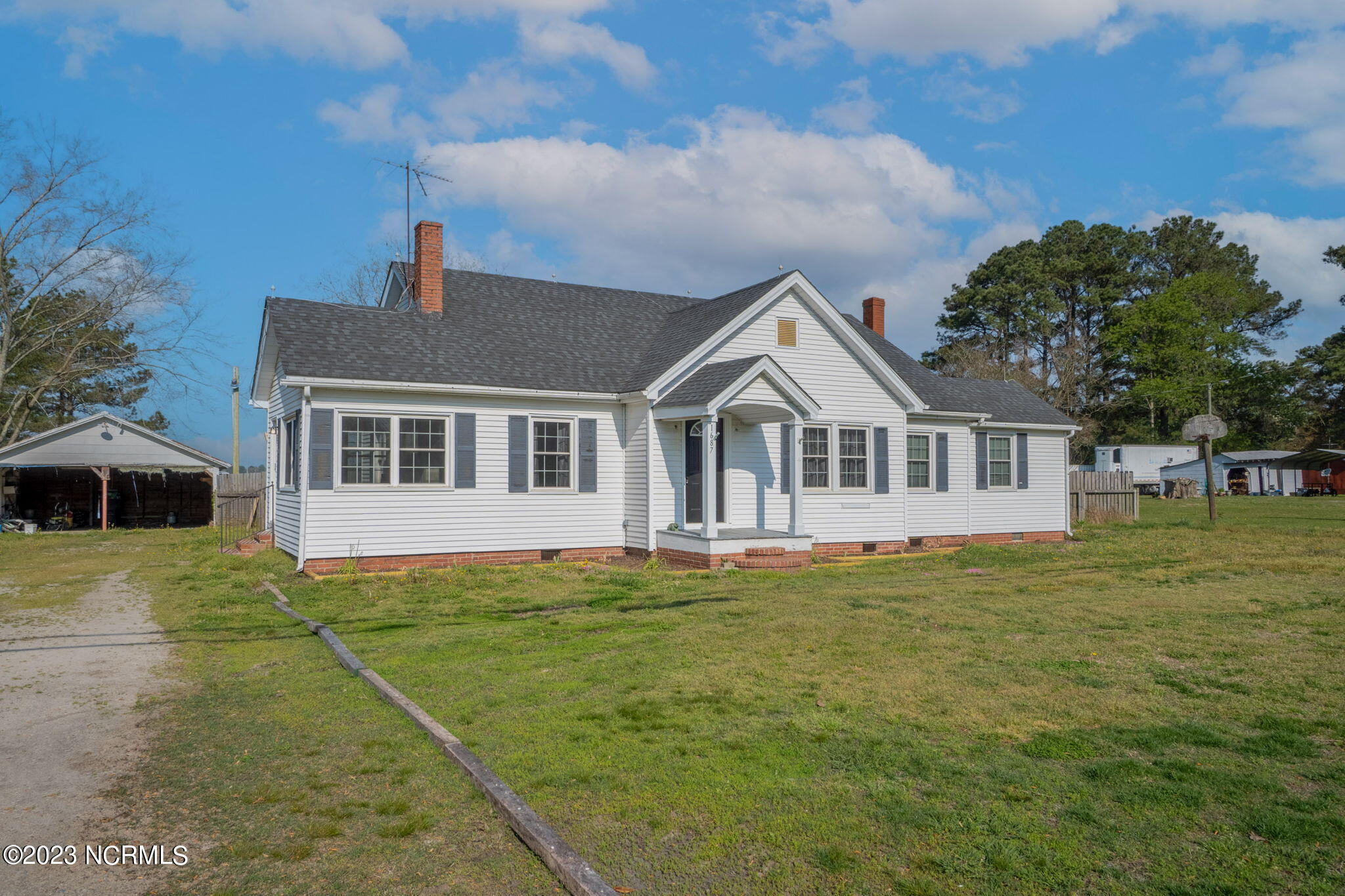 1687 Morgans Corner Road Elizabeth City, NC 27909 - Photo 2 of 27 2-web-or-mls-Done-3