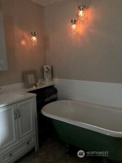 411 Southwest College Avenue Wilbur, WA 99185 - Photo 17 of 40 a bathroom with a sink and a mirror