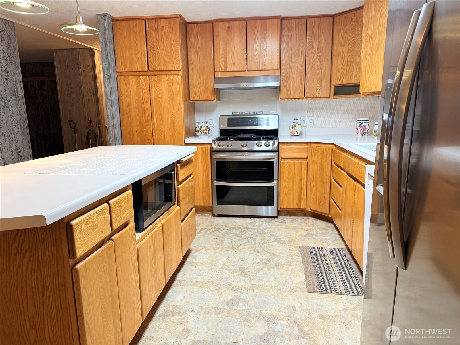411 Southwest College Avenue Wilbur, WA 99185 - Photo 2 of 40 a kitchen with granite countertop a refrigerator stove and sink