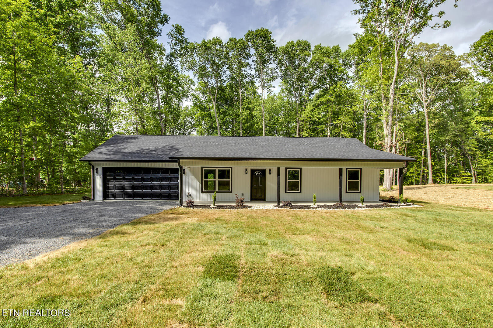 01_HollyGlenRoad_730_Front