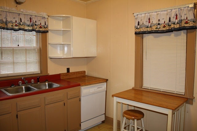 1636 Anjean Road Rupert, WV 25984 - Photo 9 of 20 Kitchen