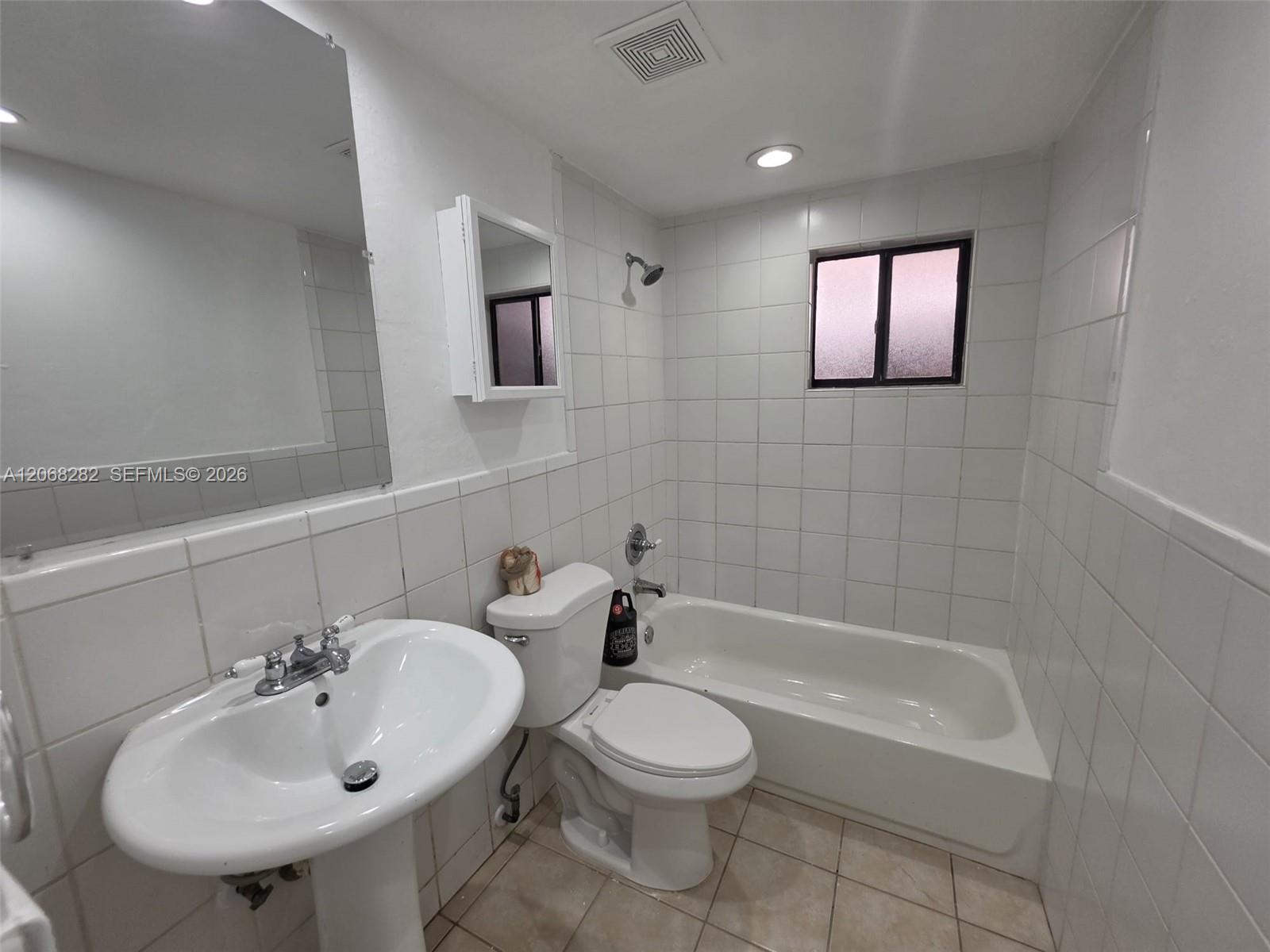 8400 Southwest 133rd Avenue Road, Unit 208 Miami, FL 33183 - Photo 10 of 11 2nd bathroom