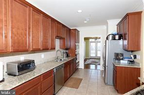 121 Autumn View Drive Gaithersburg, MD 20878 - Photo 4 of 24