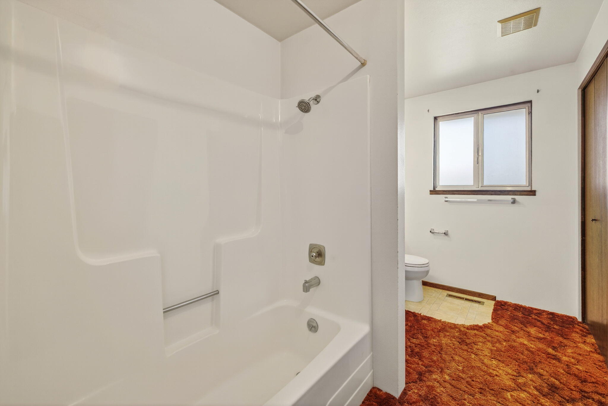 951 Southeast Rancho Lane Madras, OR 97741 - Photo 14 of 48 Hall Bathroom