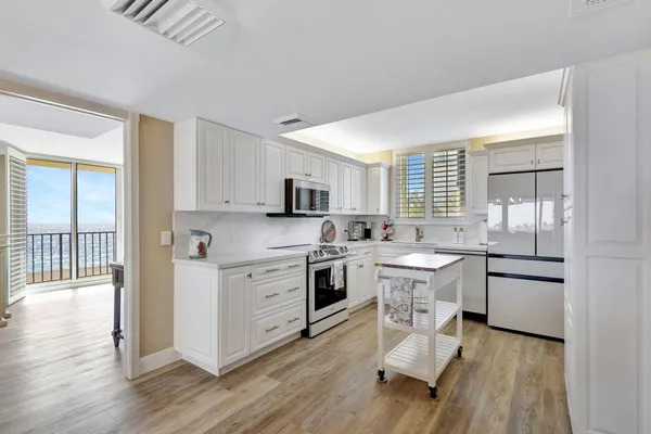 $9,500 | 100 Ocean Trail Way, Unit 301, Jupiter, FL 33477